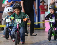 あばよ三輪車！補助輪つき自転車もいらない！ストライダーに乗ろう！！