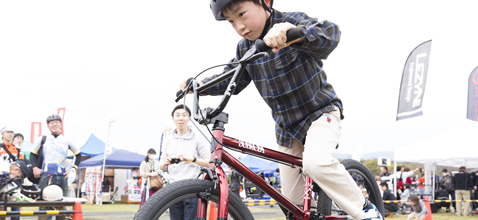 重心移動をマスターしよう！オフロードバイク試乗コース モジュラー・パンプトラック試乗コース