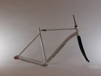 自転車に乗る楽しさをカタチに。