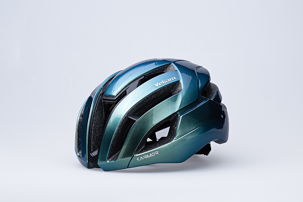 KARMOR ヘルメット、 最適なデザインと完璧なフィット感。