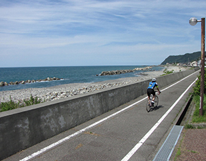 日本海を一望！潮風うけて爽快サイクリング