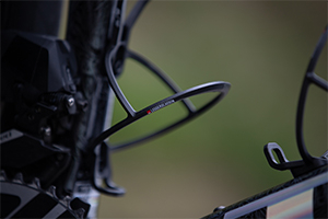 ELITE　ボトルケージの名作が進化　Leggero Carbon