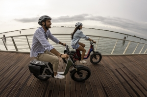 イタリアのモーターサイクルメーカーが製造する革新的な電動アシスト自転車です