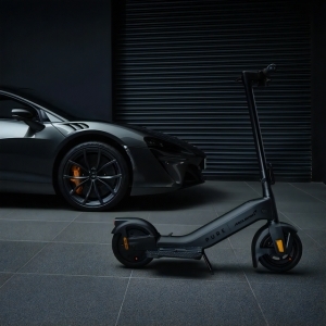 PURE x McLaren ブラック