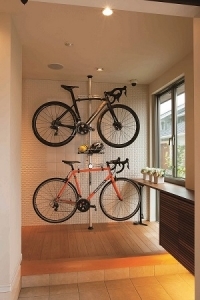 『部屋の空間をかしこく活用!』 ミノウラのディスプレイスタンド!