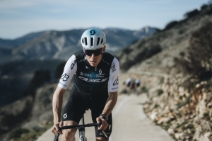 Q36.5　ハイパフォーマンスサイクリングアパレル